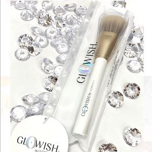 NWT - HUDA BEAUTY
GloWish All Over Bronze Brush